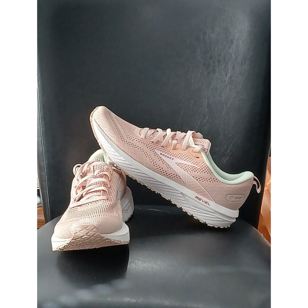 Brooks Revel 6. 1203861B662. Pink Sneakers. Women Size 11